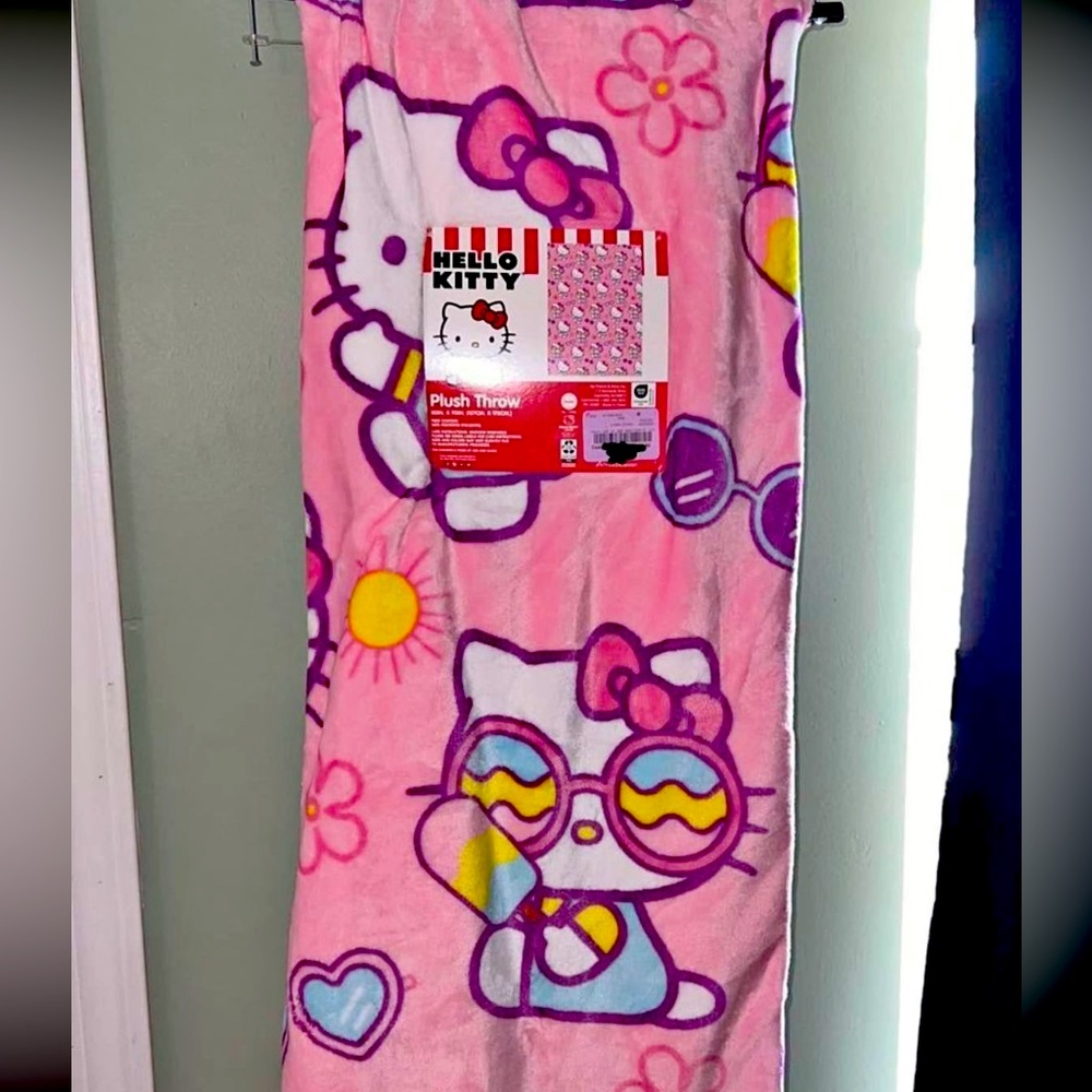 hello kitty throw blanket